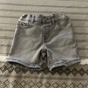 grey denim shorts 🤍✨